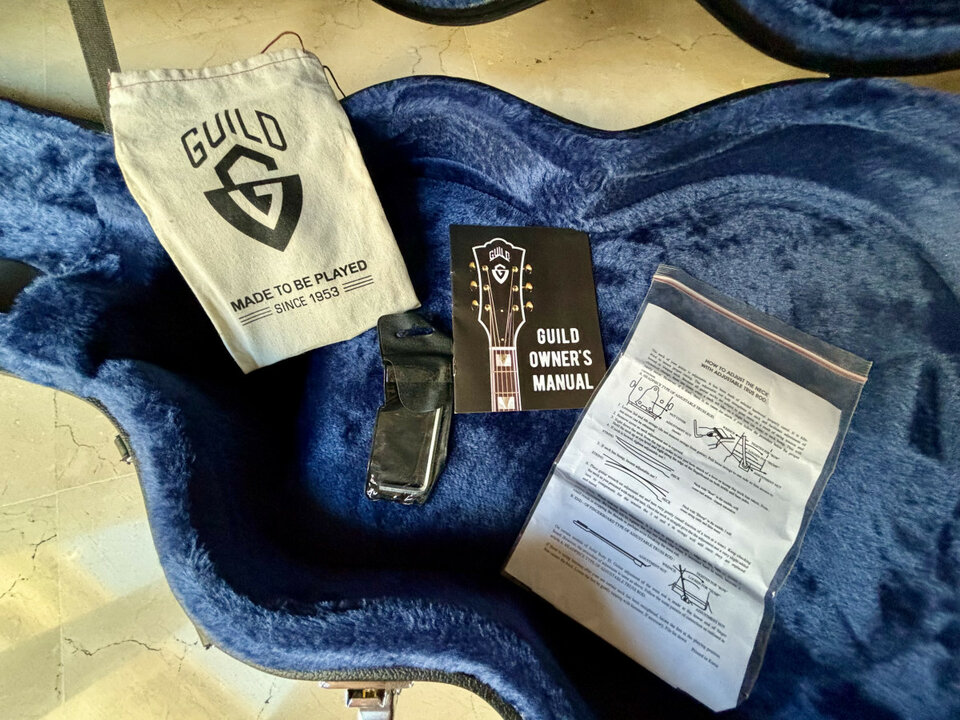 Guild Starfire I Jet 90 Satin White + Funda rígida Guild Deluxe