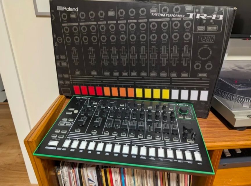 Roland Aira TR8