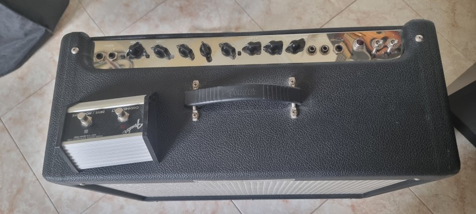 Amplificador Fender Hot Rod Deluxe de segunda mano · Foto 2 de 3 · Alicante · 590 €