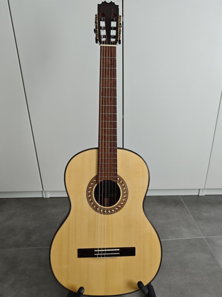 Antonio de Toledo at16 negra+ estuche foam