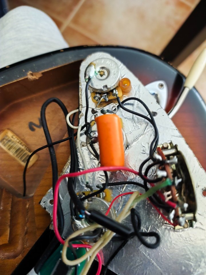 Fender Road Worn 60 strat. Mástil nuevo y optimizada. de segunda mano · Foto 9 de 10 · Murcia · 1000 €