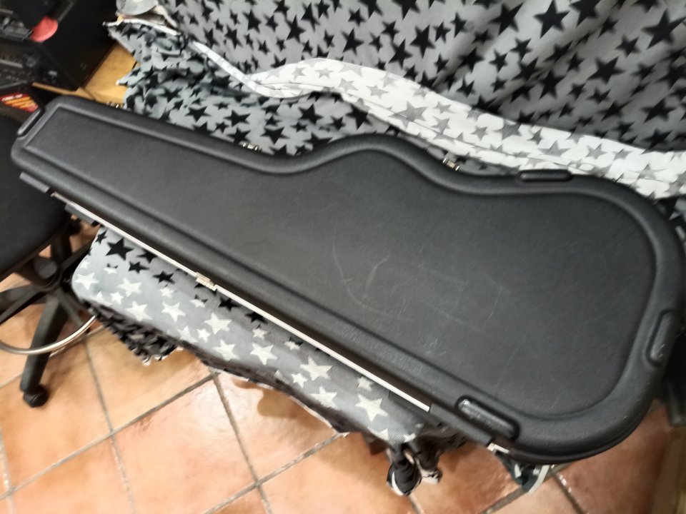 Estuche fender usa tipo pistola de segunda mano · Foto 2 de 8 · Barcelona · 150 €