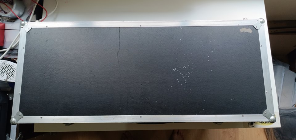 Guitarra Luthier estilo Rickenbacker 325 + estuche rigido y semirigido de segunda mano · Foto 2 de 6 · Barcelona · 900 €