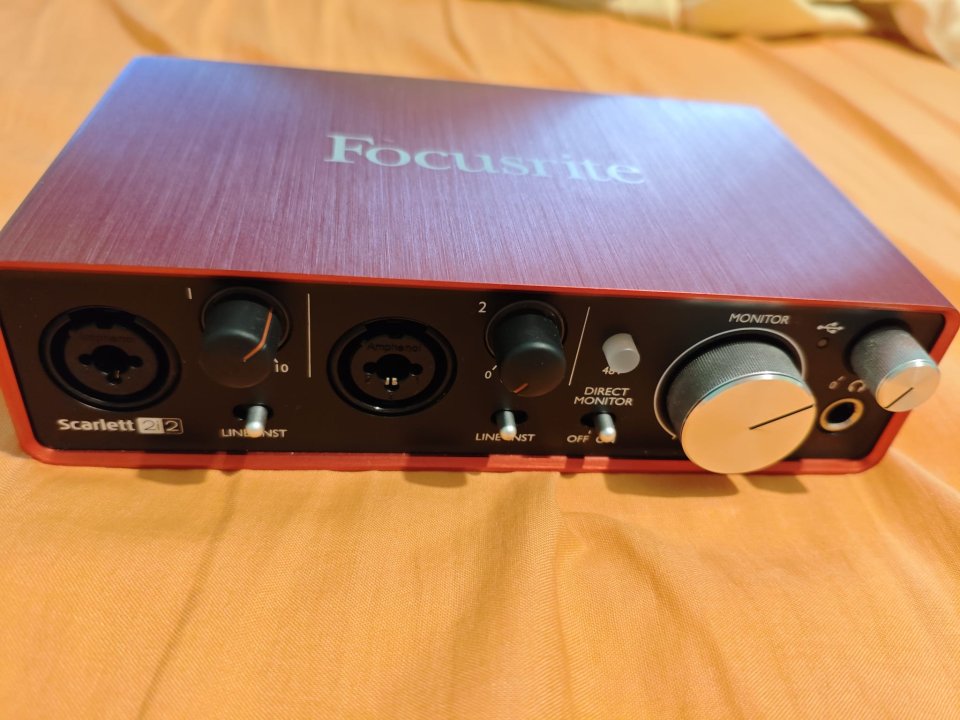 Focusrite Scarlett 2i2 2nd Gen + Sennheiser XS1 – Pack impecable