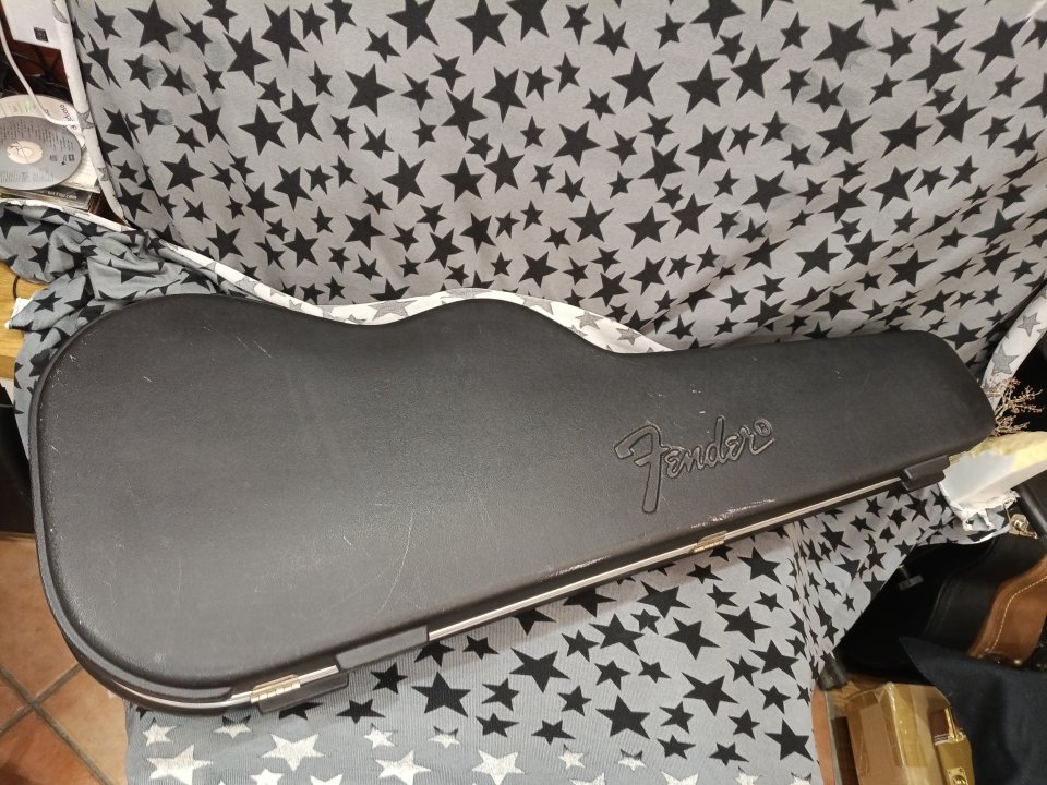 Estuche fender usa tipo pistola de segunda mano · Foto 3 de 8 · Barcelona · 150 €