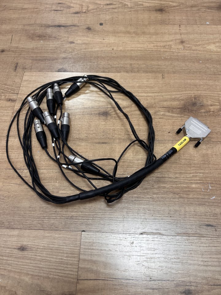 Mangueras dSub25 DB25 a XLR hembra de segunda mano · Foto 1 de 2 · Bizkaia · 60 €