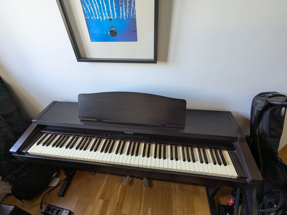Piano Roland HP 135 88 teclas