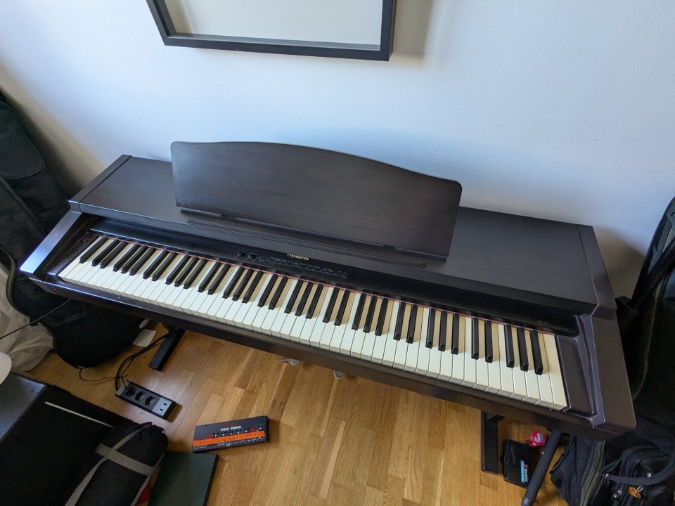 Piano Roland HP 135 88 teclas