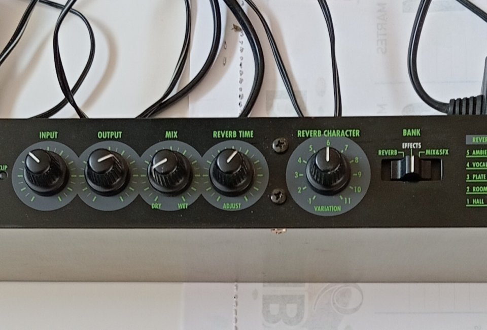 Procesador de efectos RFX. 1000