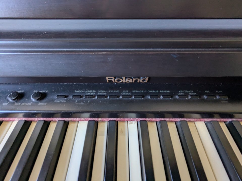 Piano Roland HP 135 88 teclas