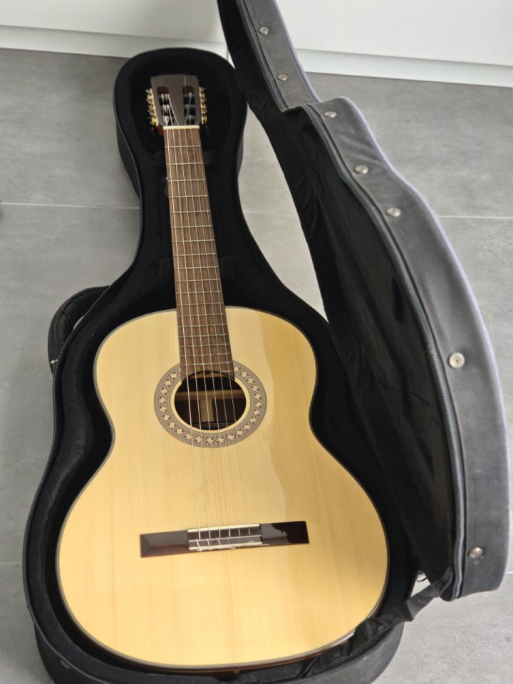 Antonio de Toledo at16 negra+ estuche foam