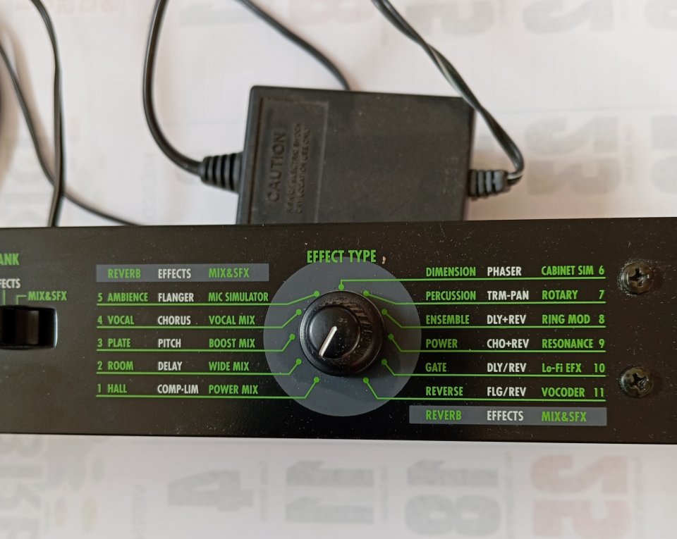 Procesador de efectos RFX. 1000