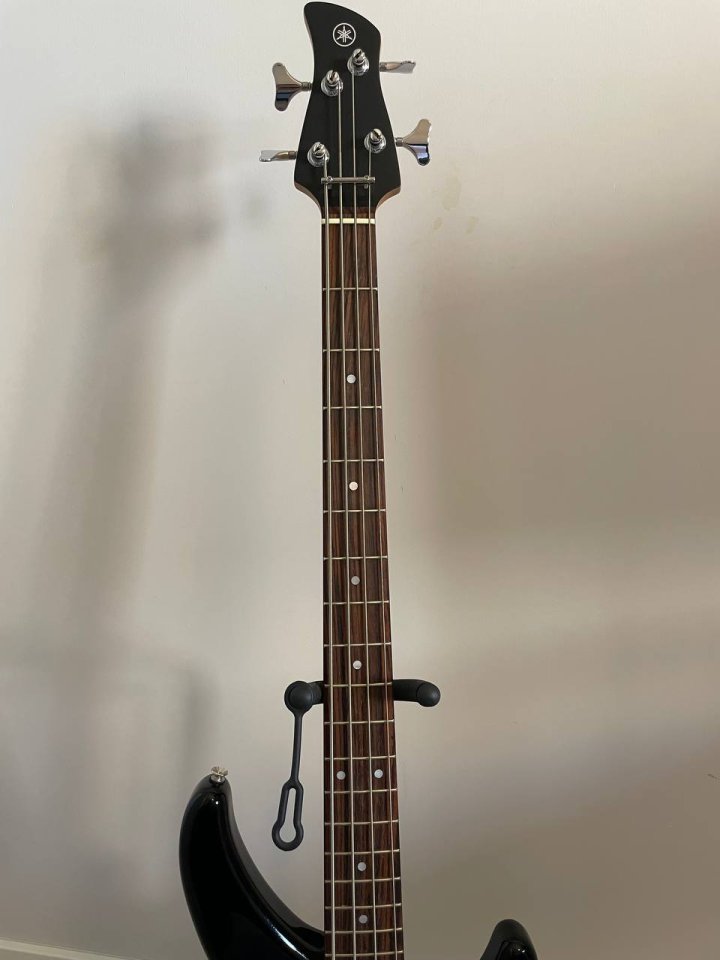 Bajo Eléctrico Yamaha TRBX174 Negro