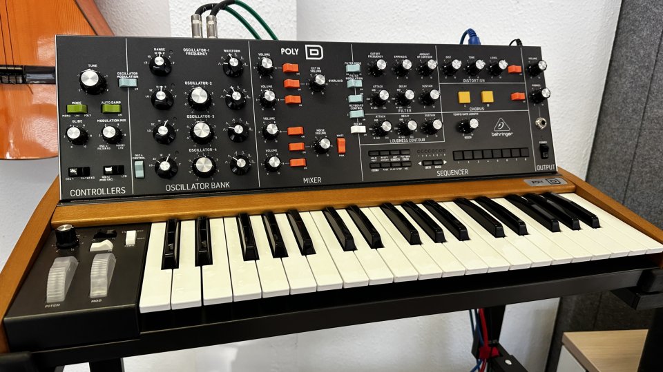Behringer POLY D