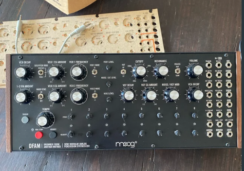 Moog DFAM sintetizador analógico semi-modular con secuenciador de segunda mano · Foto 1 de 4 · Girona · 520 €