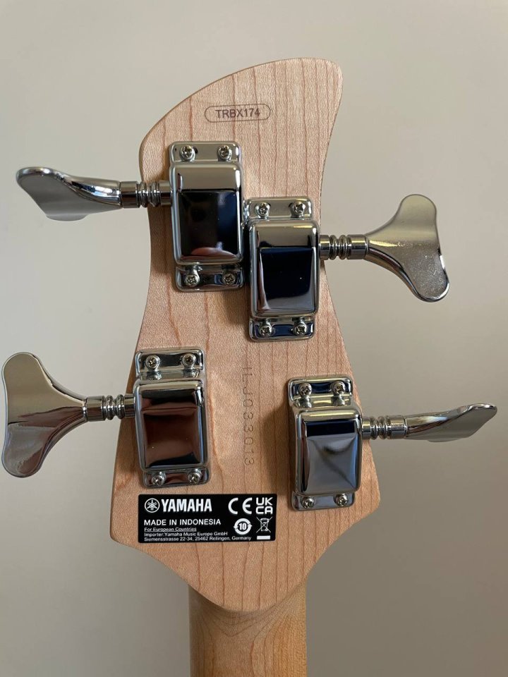 Bajo Eléctrico Yamaha TRBX174 Negro