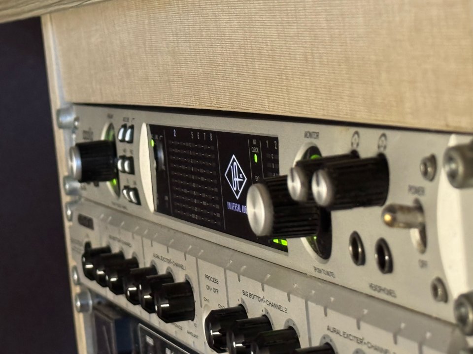 Universal Audio Apollo QUAD FireWire + Plugins UAD + Caja Original de segunda mano · Foto 5 de 8 · Valencia · 799 €