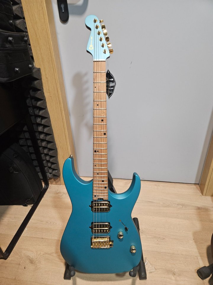 Charvel Angel Vivaldi DK24-6 de segunda mano · Pontevedra · 1000 €