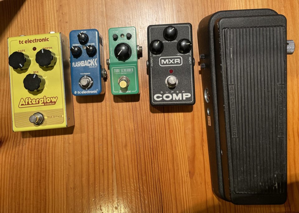 Vendo pedales en buen estado.