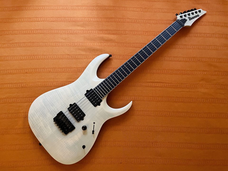 Ibanez RGAIX6FM Frost White de segunda mano · Foto 1 de 9 · Badajoz · 750 €