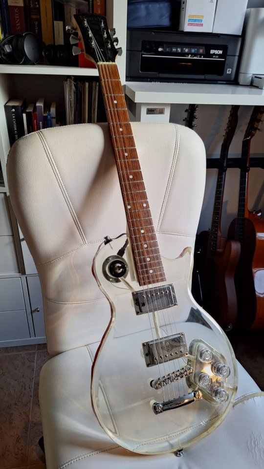 Wesley tipo Les Paul transparente de metacrilato de segunda mano · Foto 1 de 5 · Málaga · 350 €