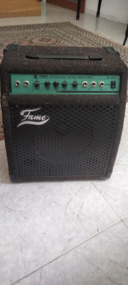 Conjunto Bajo y Ampli de segunda mano · Foto 6 de 7 · Madrid · 120 €