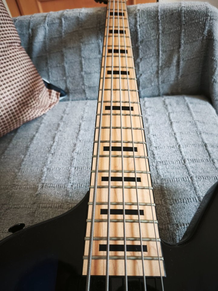 Jackson Kellybird V 5 cuerdas Dave Ellefson (Megadeth) – EMG – IMPECABLE de segunda mano · Foto 2 de 8 · Badajoz · 580 €