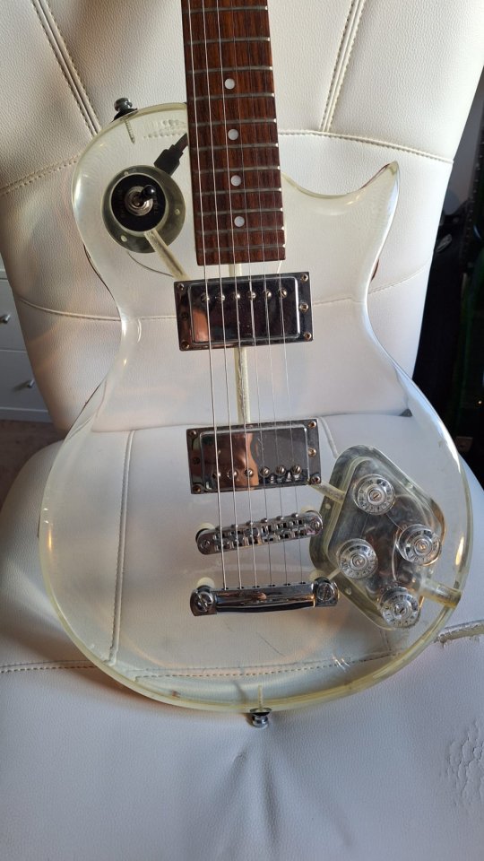 Wesley tipo Les Paul transparente de metacrilato de segunda mano · Foto 4 de 5 · Málaga · 350 €