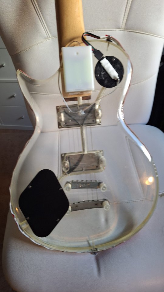 Wesley tipo Les Paul transparente de metacrilato de segunda mano · Foto 5 de 5 · Málaga · 350 €