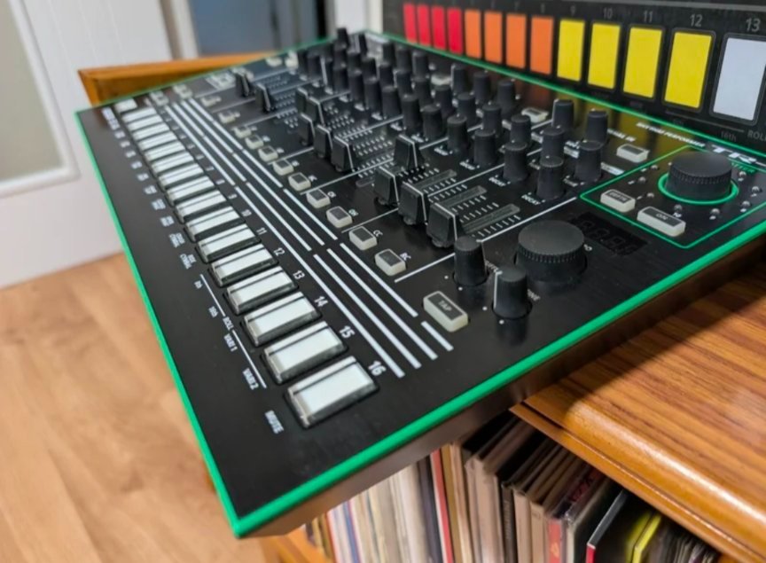 Roland Aira TR8