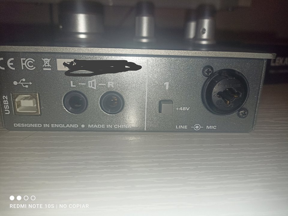 Audient iD4 - Interfaz USB de Audio Profesional (Cuerpo de Metal) de segunda mano · Foto 3 de 10 · Girona · 89 €