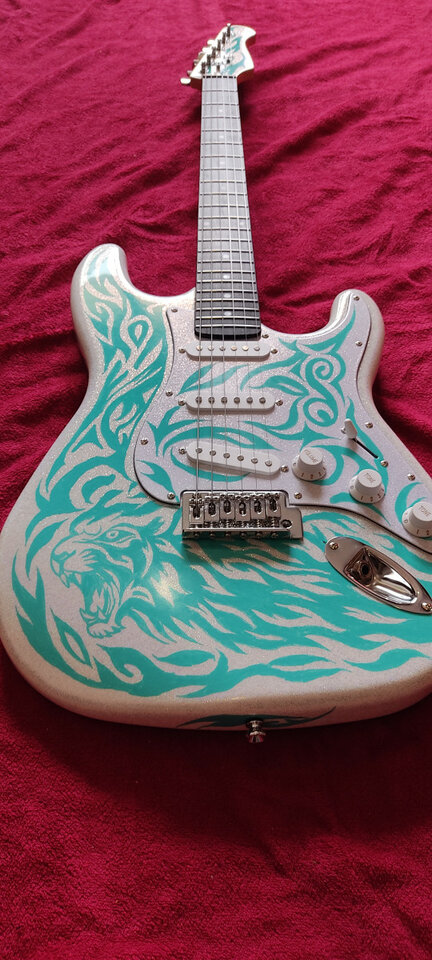 Guitarra Eléctrica LKE CUSTOM ST20