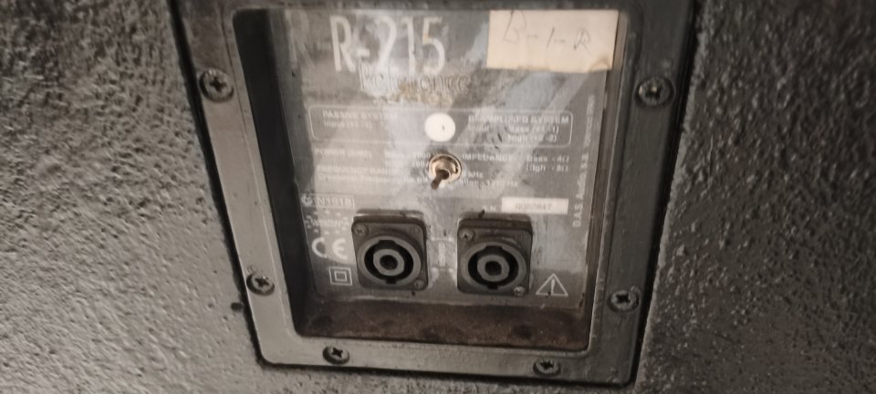 Altavoces Das R-215
