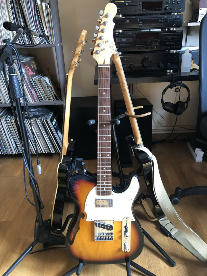 G&L Asat Classic thinline semi-hollow