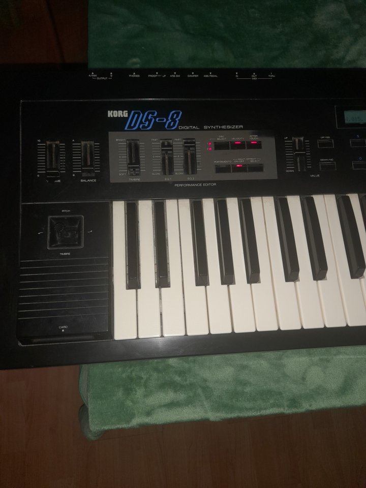 KORG DS8 - Magnífico sintetizador de los 80's y fácil de programar. de segunda mano · Foto 3 de 10 · Jaén · 300 €