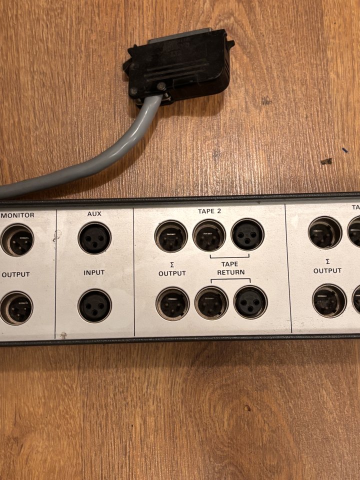 Studer Monitor Connection Box original para 169/269 (probada pin a pin) de segunda mano · Foto 3 de 9 · Barcelona · 595 €