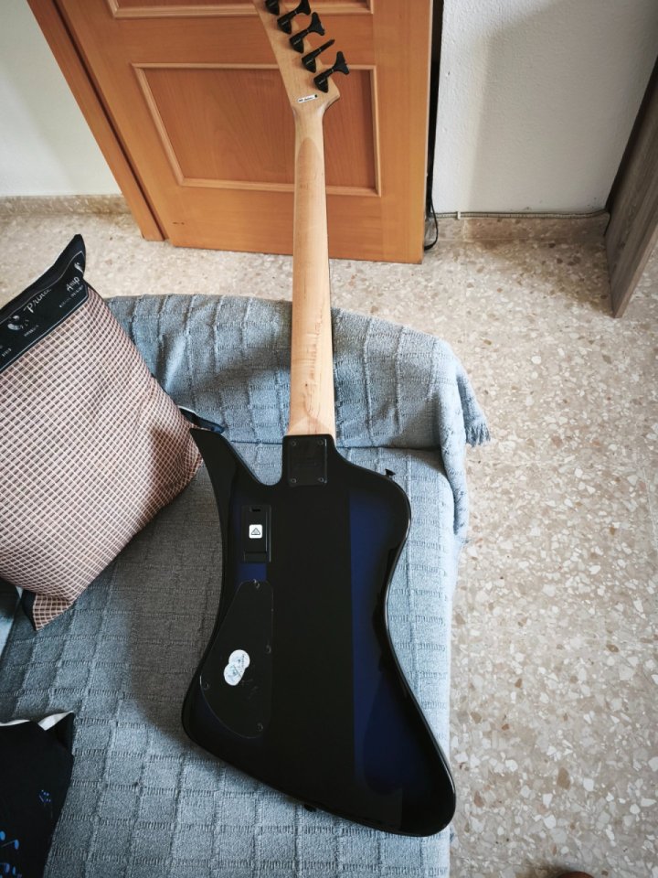 Jackson Kellybird V 5 cuerdas Dave Ellefson (Megadeth) – EMG – IMPECABLE de segunda mano · Foto 7 de 8 · Badajoz · 580 €