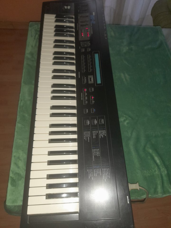 KORG DS8 - Magnífico sintetizador de los 80's y fácil de programar. de segunda mano · Foto 4 de 10 · Jaén · 300 €