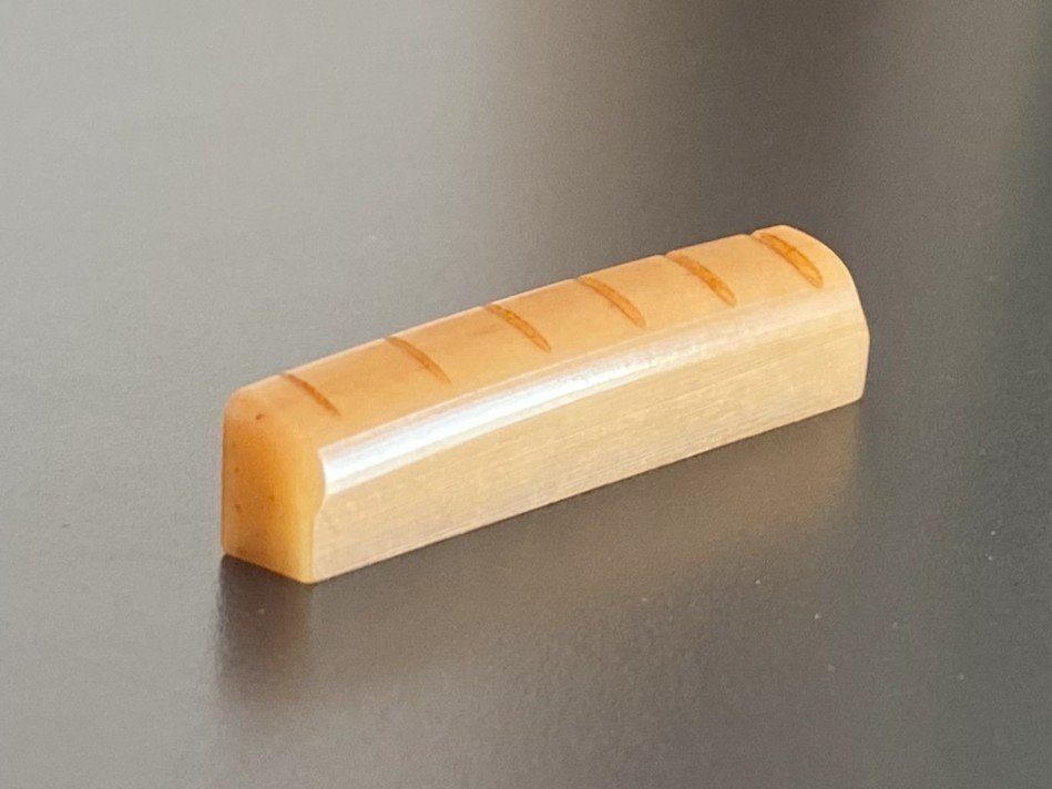 Cejuela de Hueso de Camello Guitarra Folk 43mm