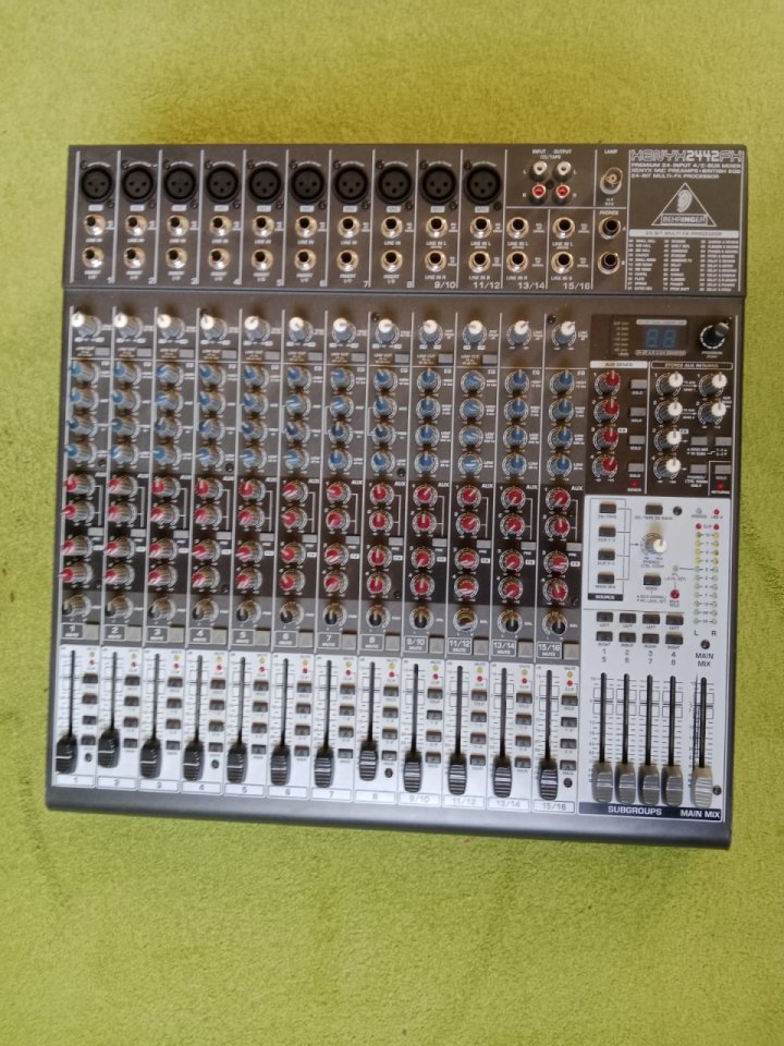 Xenyx 2442 FX de segunda mano · Foto 1 de 3 · Bizkaia · 159 €