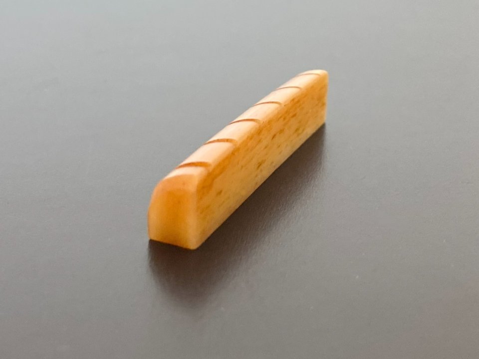 Cejuela de Hueso de Camello Guitarra Folk 43mm