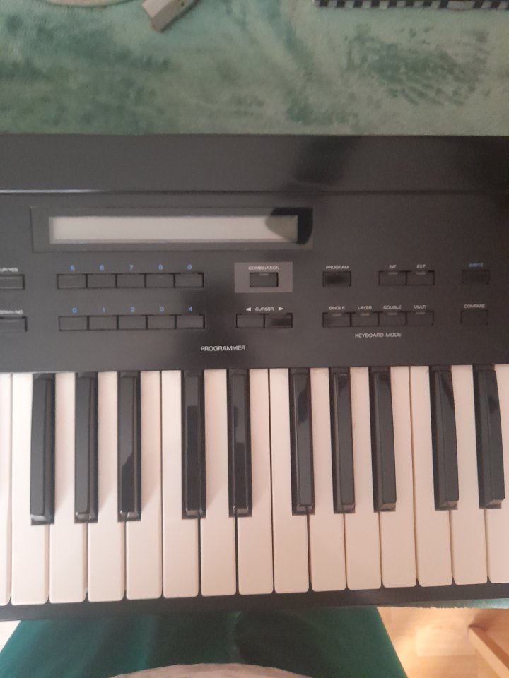 KORG DS8 - Magnífico sintetizador de los 80's y fácil de programar. de segunda mano · Foto 9 de 10 · Jaén · 300 €