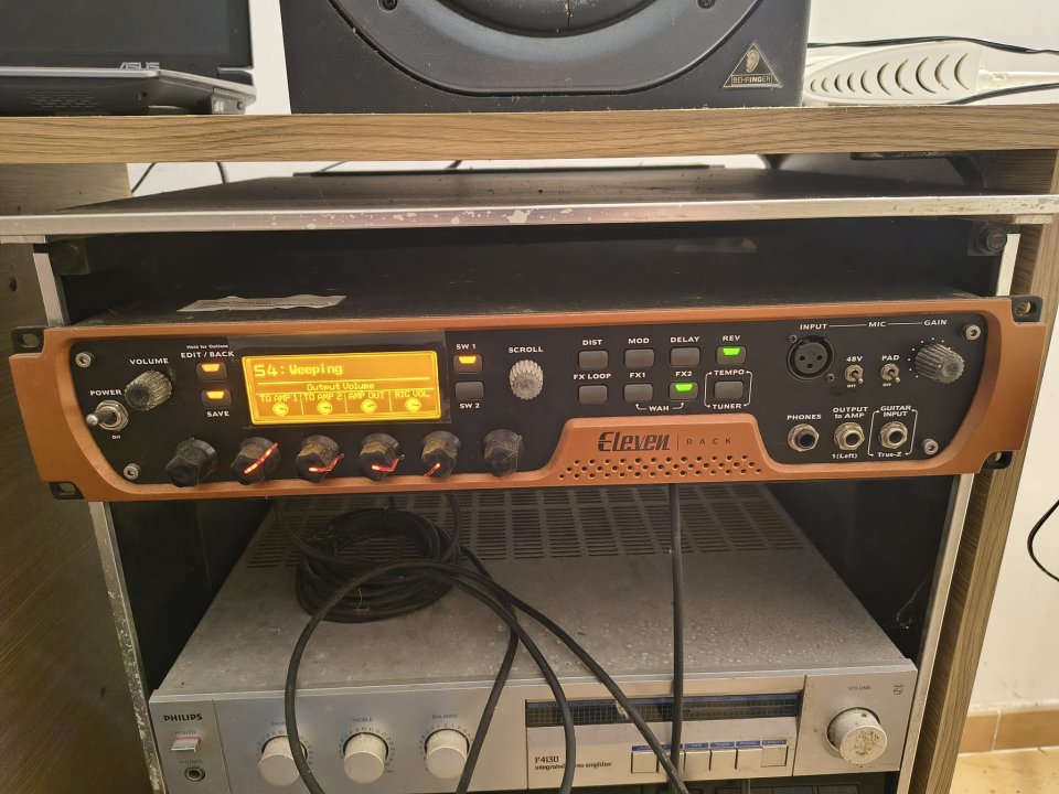 Eleven Rack + Behringer FCB 1010 de segunda mano · Foto 1 de 2 · Illes Balears · 200 €