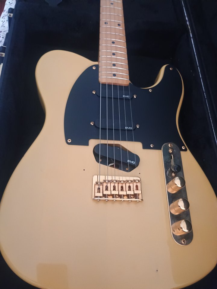 Squier japan telecaster con EMG