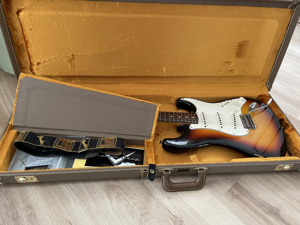 Fender Custom Shop 63 Stratocaster Relic de segunda mano · Foto 2 de 8 · Girona · 1 €
