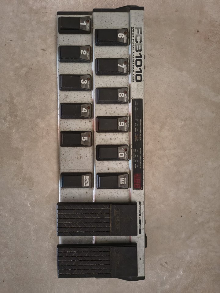 Eleven Rack + Behringer FCB 1010 de segunda mano · Foto 2 de 2 · Illes Balears · 200 €
