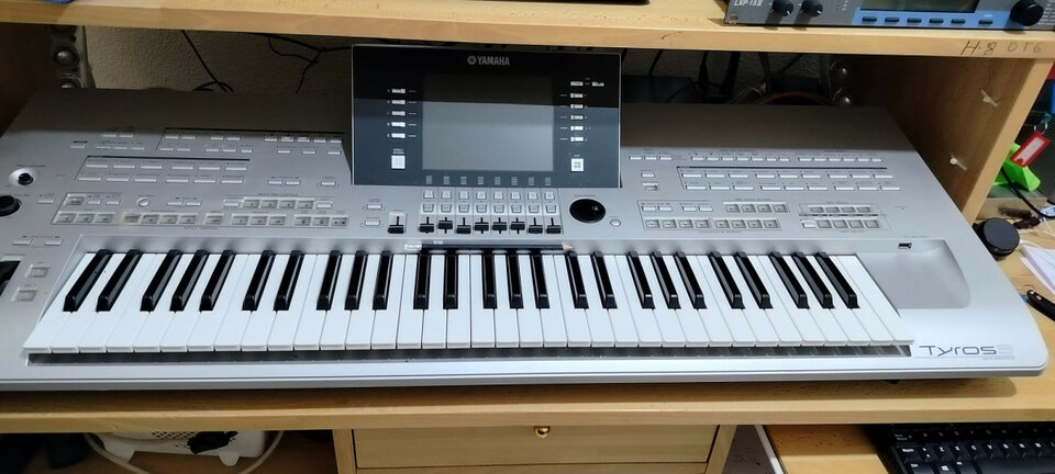 Yamaha Tyros 3