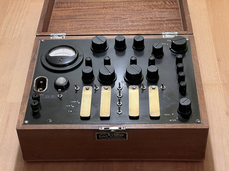 Sintetizador analógico hecho a mano estilo FOLKTEK