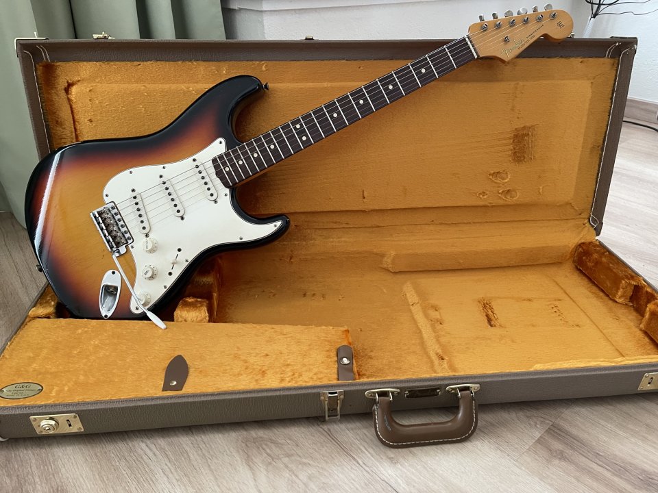 Fender Custom Shop 63 Stratocaster Relic de segunda mano · Foto 1 de 8 · Girona · 1 €