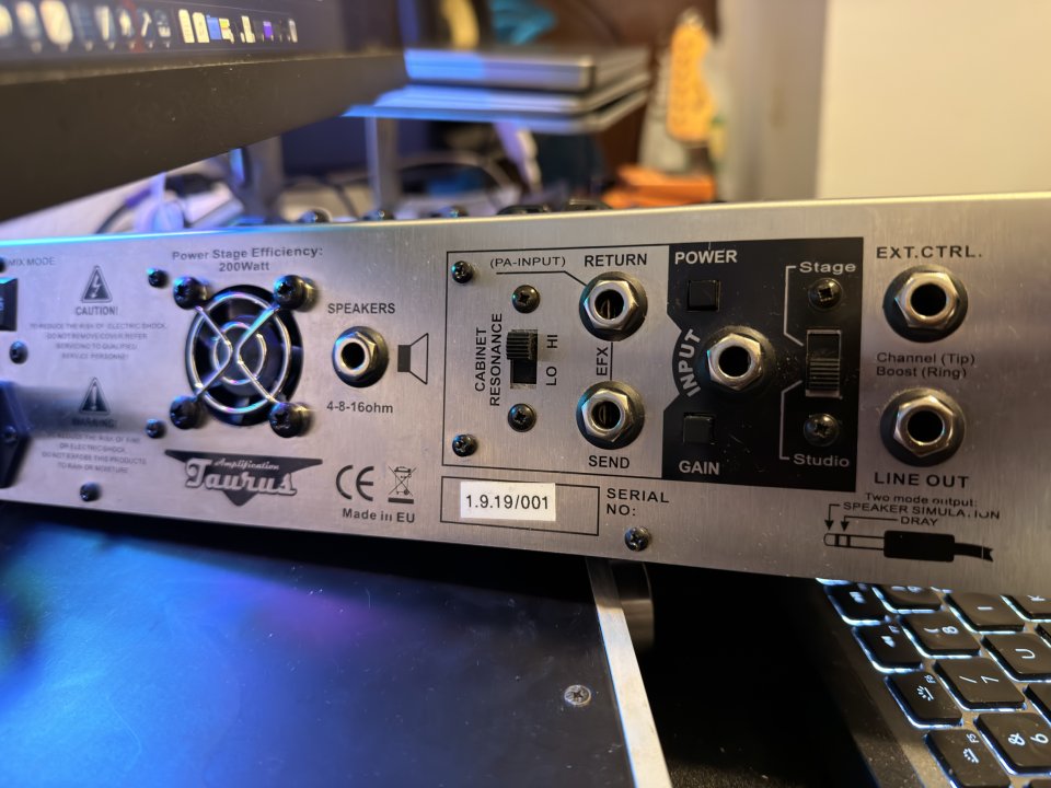 Taurus Stomp-Head Apogee-Cabezal valvular formato pedalera 90W/40W/20W/12W de segunda mano · Foto 2 de 3 · Cádiz · 400 €